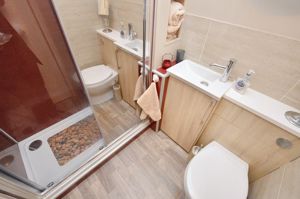 Shower room- click for photo gallery